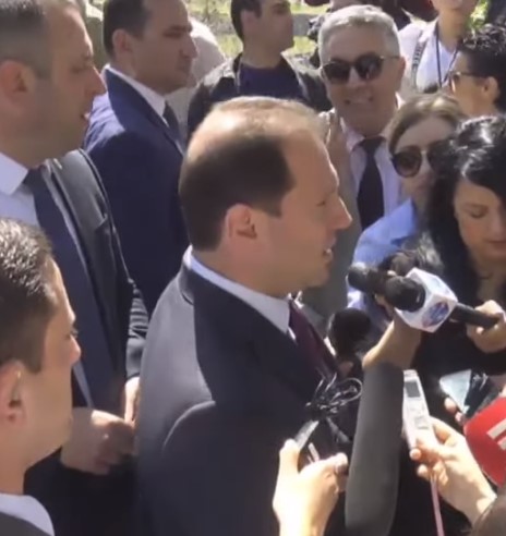 Ստիպում եմ, որ լվանա. Դավիթ Տոնոյանը՝ զինծառայող որդուն վարտիքներ ուղարկելու մասին