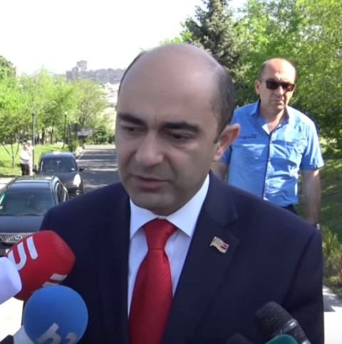 Չեմ հիշում ժամանակ, որ զինվորը մայկա-տռուսիկ չունենար. Էդմոն Մարուքյան
