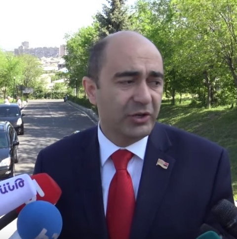 Սպասենք՝ Մխիթար Հայրապետյանը մեծանա, ամուսնանա, որ երեխաները բանակ գնա՞ն. հարց՝ Մարուքյանին