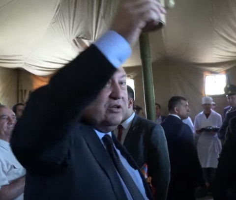 Արմեն Սարգսյանն ու Դավիթ Տոնոյանը ճաշեցին վետերանների հետ