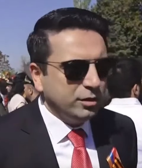 Ով որտեղ կհավաքվի, կենաց կասի, իրենց գործն է. Ալեն Սիմոնյանը՝ Քոչարյանի մասին