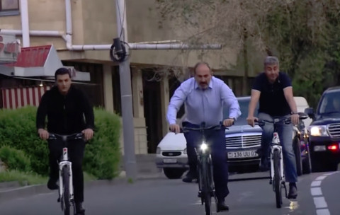 Փաշինյանն այսօր առավոտյան աշխատանքի է գնացել հեծանիվով