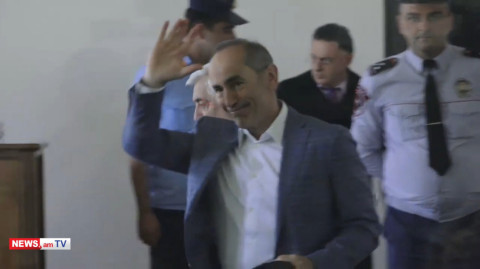 Ռոբերտ Քոչարյանը ողջունեց իր աջակիցներին