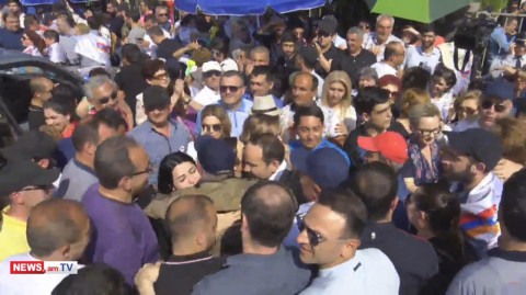 Քաղաքացիները շնորհավորում են Սեդրակ Քոչարյանին
