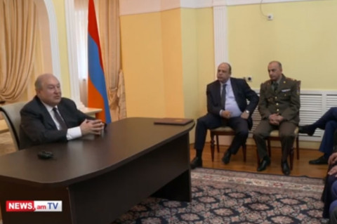 Արմեն Սարգսյանը Նուր-Սուլթանում հանդիպել է հայ համայնքի հետ