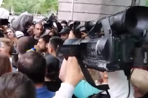 «Իմ դատավարությունն է». քաղաքացուն ցուցարարները թույլ չտվեցին մուտք գործել դատարան