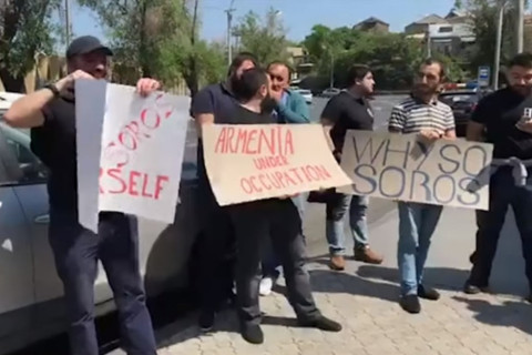 Սվիտալսկին դասեր ա տալիս հայերին. բողոքի ակցիա ԵՄ գրասենյակի մոտ