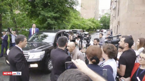 Թիկնապահները թույլ չտվեցին քաղաքացուն մոտենալ Փաշինյանին