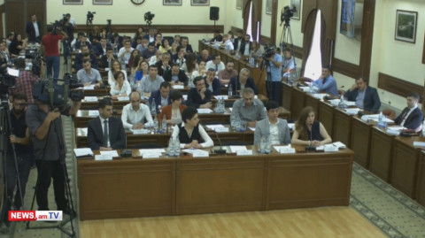 Մեսրոպ Մաշտոցը սուրբ չէ՞. ավագանու անդամները վիճեցին