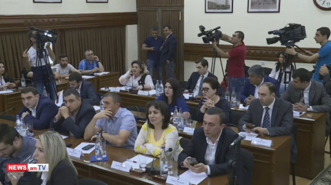 Թեժ բանավեճ ավագանու նիստի ժամանակ