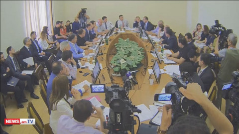 Ալեն Սիմոնյանն ու Հայկ Սարգսյանը վիճեցին նիստի ժամանակ