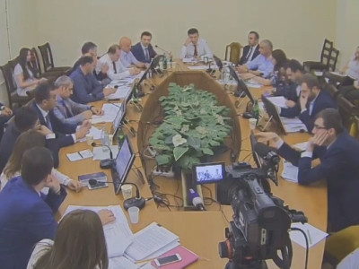 ԱԺ տնտեսական հանձնաժողովի նիստը շարունակվում է