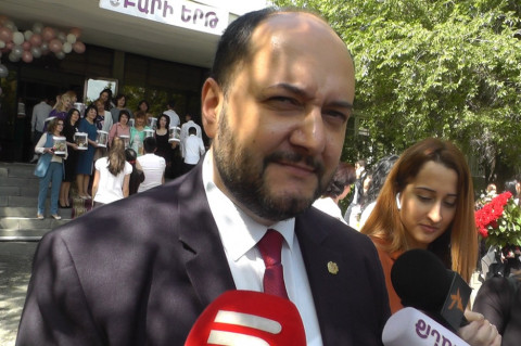 Արամ Սիմոնյանին խորհուրդ եմ տալիս արժանապատիվ հեռանալ. ԿԳ նախարար