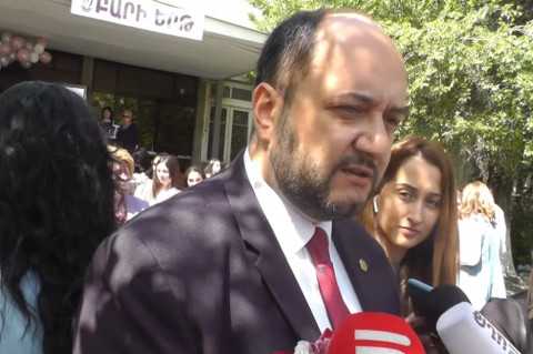 Ուսանողներին ուղղորդել են. Արայիկ Հարությունյանը՝ Թատերական ինստիտուտի ցույցերի մասին