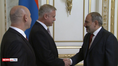 Փաշինյանը Երեւանում հանդիպել է Ստանիսլավ Զասի հետ