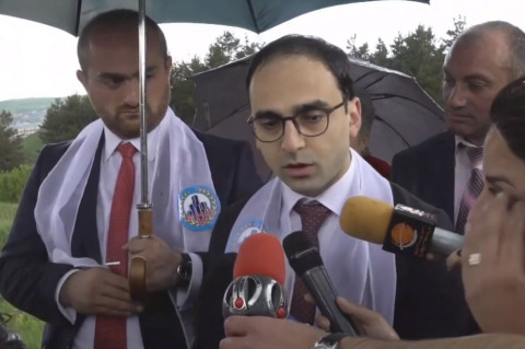 Ղալաթ է անում. Ավինյանը՝ Ջիվան Աբրահամյանին