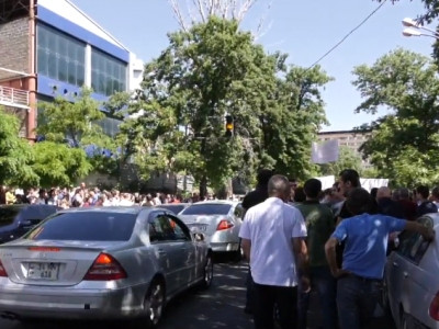 Բուքմեյքերական գրասենյակների աշխատողների ակցիան՝ ԱԺ-ի դիմաց