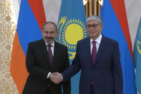 Փաշինյանը հանդիպել է Ղազախստանի նախագահի հետ