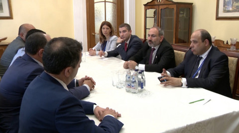Փաշինյանը Նուր–Սուլթանում հանդիպել է հայ գործարարների հետ