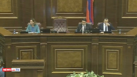 Քվեարկություններից առաջ «Իմ քայլը» խմբակցությունը 20 րոպե ընդմիջում վերցրեց