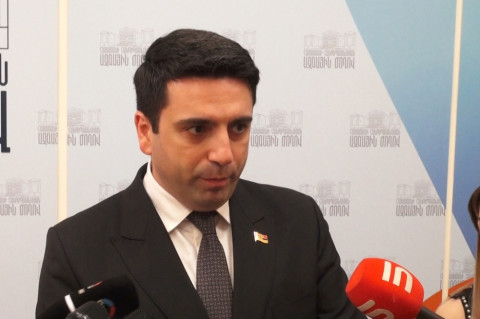 Լկտի սուտ է ասում, որը փուչիկի նման տրաքացրել ու տրաքացնելու եմ. Ալեն Սիմոնյանը՝ Դանիել Իոաննիսյանին