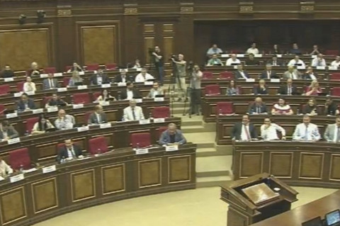 Միջոցներ ձեռնարկեք. պատգամավորները վրդովվեցին, որ Ջավադյանը ներկա չէր