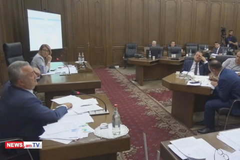 Էս 130 հազարն ո՞ւր են, մեկին ցույց տվեք, գտնենք, ծափ տանք. Բագրատյանը հեգնեց Ջավադյանին