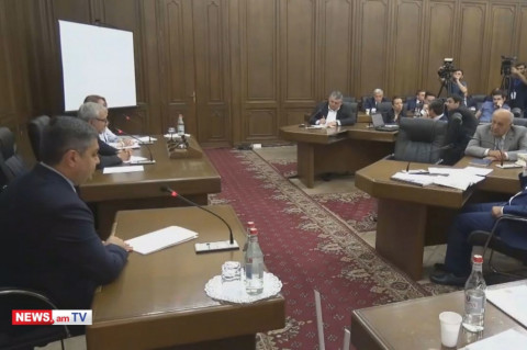 Իրար էլ չենք կարող գաղտնալսել. Վանեցյանի հեռախոսում հատուկ հավելված են տեղադրել