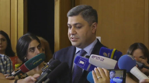 Արզուման Հարությունյանն ազնիվ գեներալ է, լավագույն սպաներից. Վանեցյան