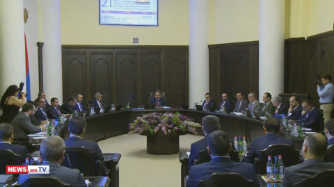 Սեւ շորերի հարցը լուծել, ծաղկավոր բաբոչկան կապել ու ճանապարհել վառ ծաղիկներով. Փաշինյան