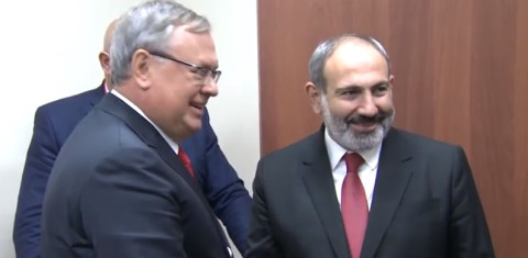 Փաշինյանը հանդիպում է ունեցել ՎՏԲ բանկի նախագահի հետ