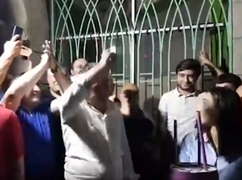 ԲՀԿ թեկնածուն տոնում է հաղթանակը Աբովյանի քաղաքապետի ընտրություններում