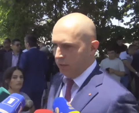 Մենք թողել ենք, իրենք չեն աշխատում. Արմեն Աշոտյան