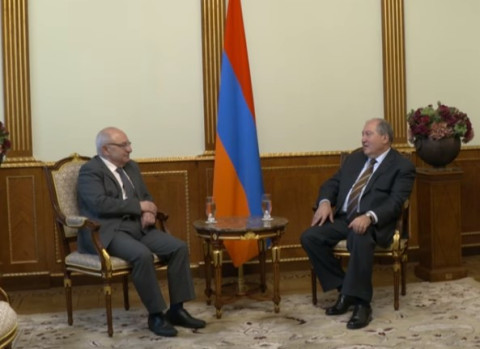 Նախագահ Արմեն Սարգսյանը հանդիպել է Վազգեն Մանուկյանի հետ