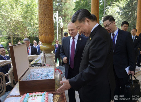 Putin gives ice cream, cake to China president, as birthday gift
