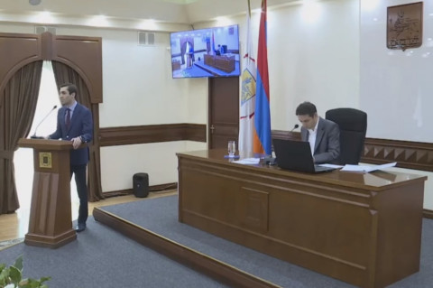 Մենք ճկռալով աշխատում ենք. Մարությանն ու Խաժակյանը վիճեցին