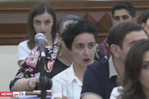 «Տեղից մի խոսեք». թեժ վիճաբանություն ավագանու նիստին