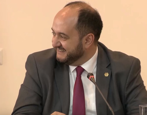 Բովանդակության նախարարություն. Արայիկ Հարությունյանի առաջարկը