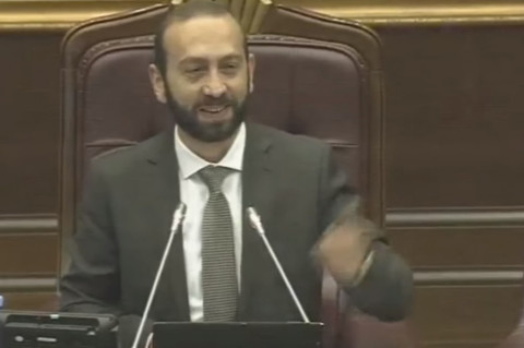 Ի՞նչ եք խմել, որ իրար դեմ տրամադրված եկել եք. Արարատ Միրզոյանը՝ վիճող պատգամավորներին