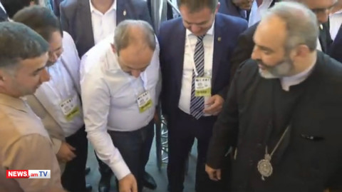 Էս կծոխուր ա՞, 30 տարի չէի հանդիպել. Փաշինյանը հիշեց մանկությունը