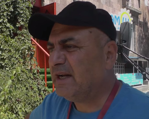 Գիշերը 2-ին ծաղիկներն էի ջրում, տեսա՝ ծառից ծուխ է դուրս գալիս
