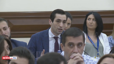 Մեզ թուղթը պետք չի, գործն ա պետք. Խաժակյանը՝ թաղապետին
