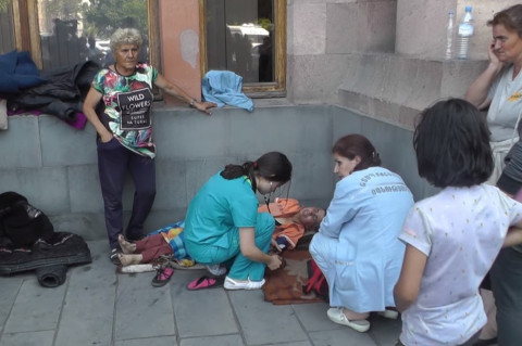 Ցուցարարներից մեկի ինքնազգացողությունը վատացավ Կառավարության մոտ
