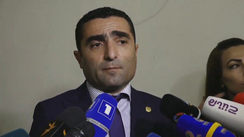 Անդրդվելի են, մեր առաջարկները չեն ընդունում. մարզպետը՝ Եղվարդում վտարված ընտանիքների մասին