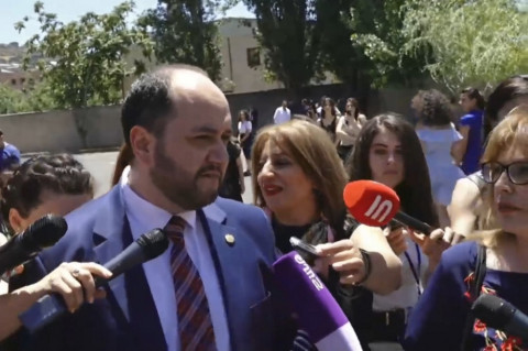 Բոլորին էլ կարելի է երգ նվիրել. Արայիկ Հարությունյանը՝ Ռազմիկ Ամյանի մասին