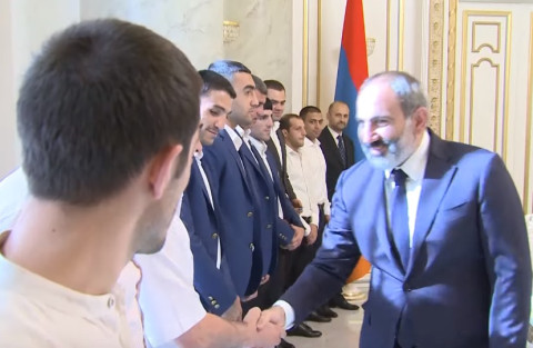 Նիկոլ Փաշինյանը հանդիպել է Եվրոպայի խաղերի մեդալակիրների հետ
