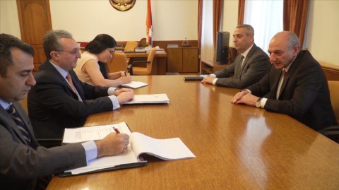Զոհրաբ Մնացականյանն ու Բակո Սահակյանը հանդիպել են