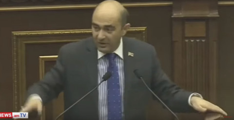 Չեք թողնում խոսեմ, ես գնացի. Էդմոն Մարուքյանը կիսատ թողեց ելույթն ԱԺ-ում