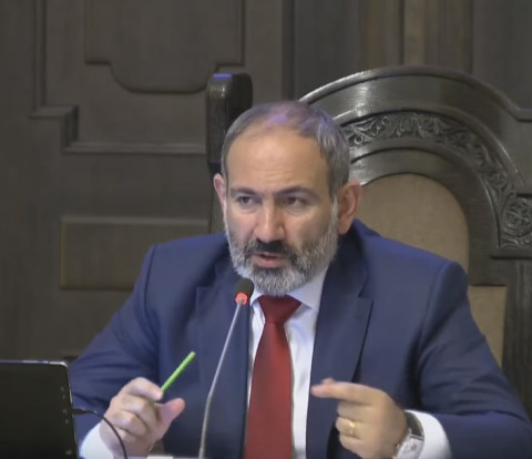 Թե Ջանջուղազյանն ինչու արտերկրում թողարկված քարտ ունի, էդ արդեն առանձին հարց ա. Նիկոլ Փաշինյան