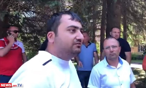 Ասում են՝ Սևանում կոկորդիլոս կա, որ մարդկանց տանեն Քոբուլեթի. ափի օբյեկտների տերերը բողոքում են